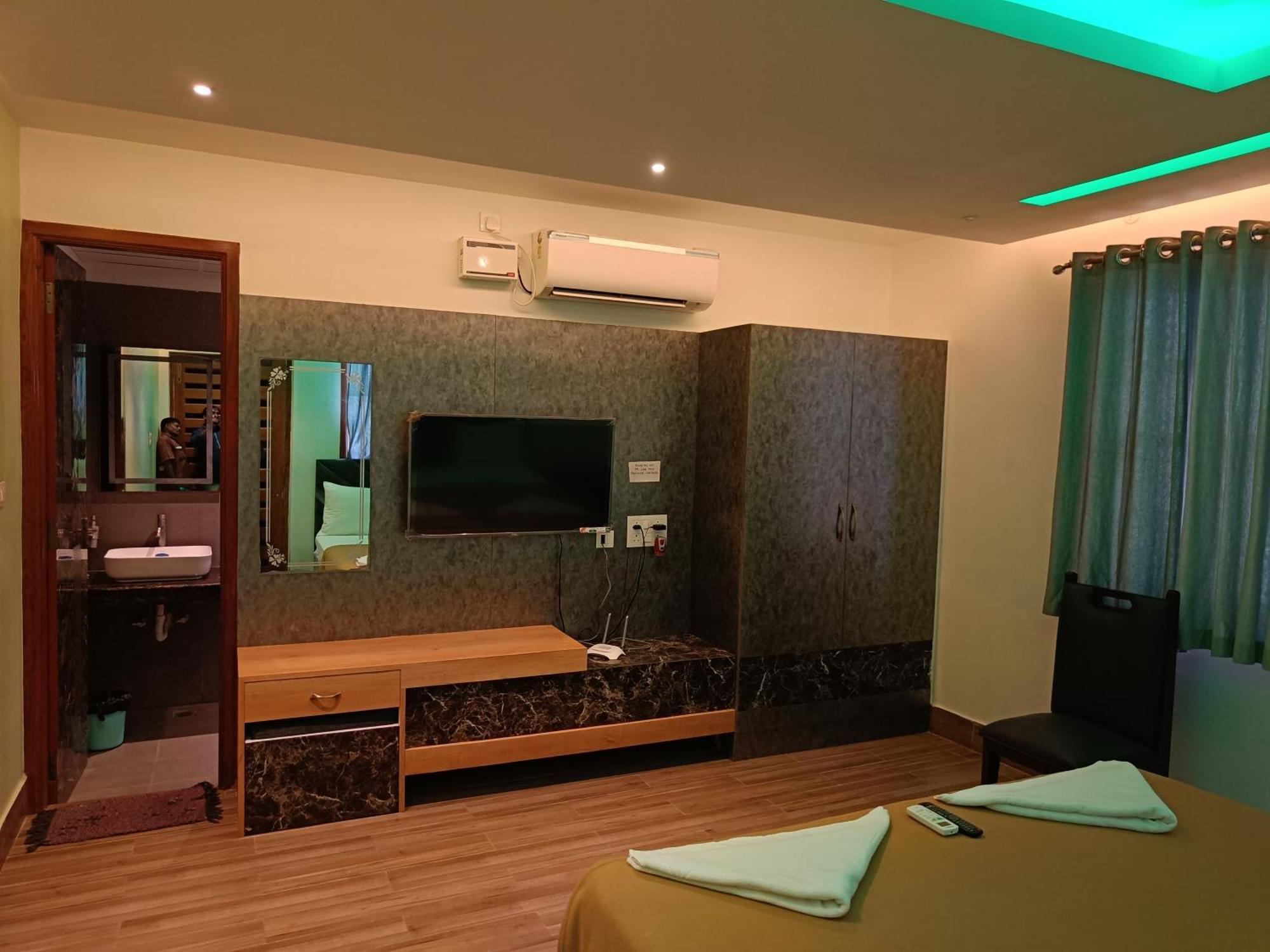 Umino Beach Resort Chennai Exterior foto
