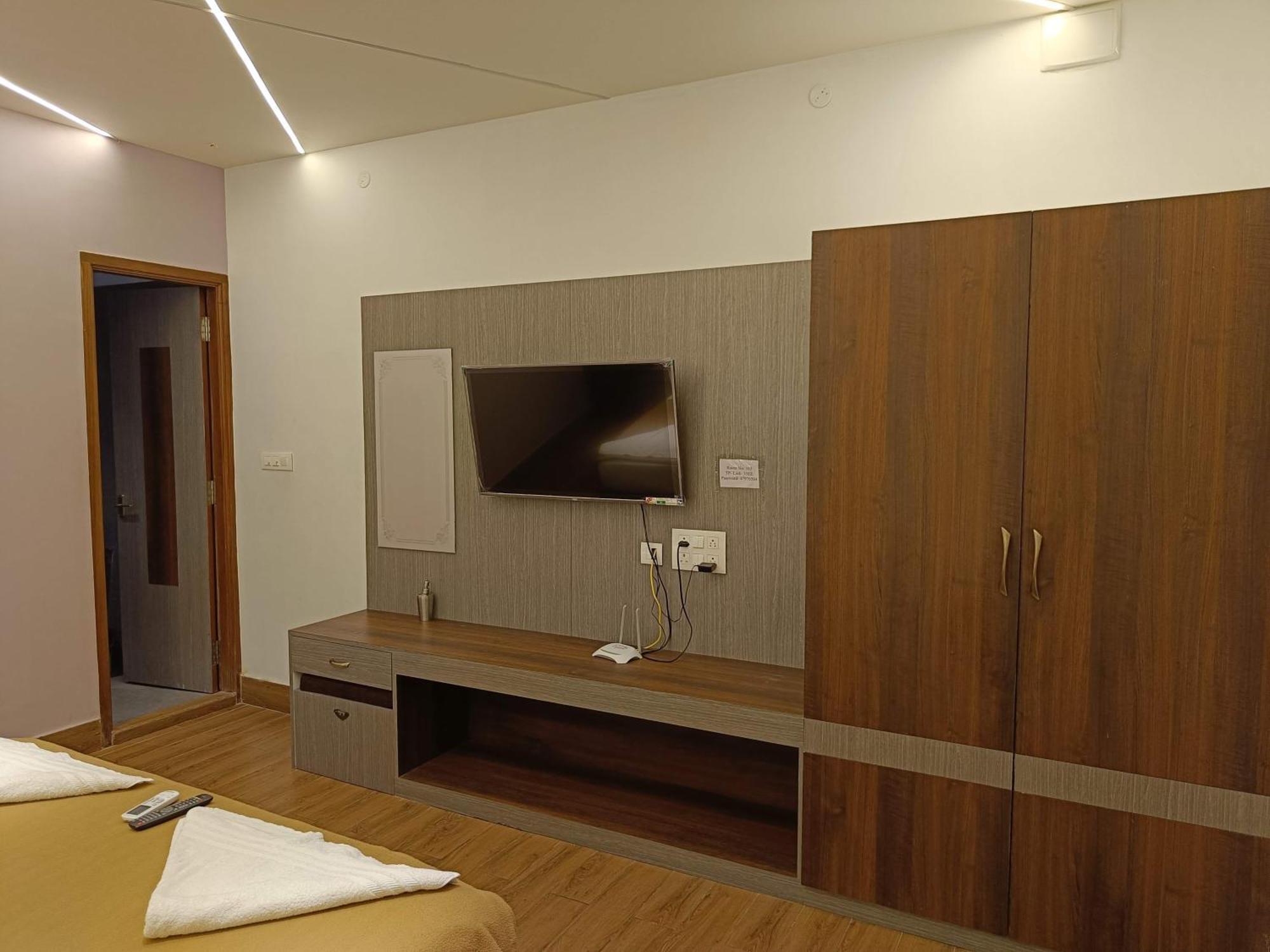 Umino Beach Resort Chennai Exterior foto